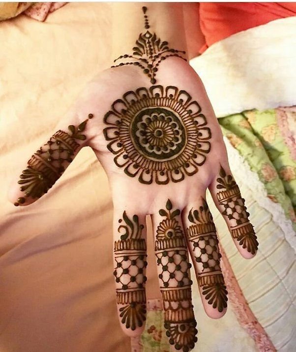 Simple Gol Tikki Mehndi Designs