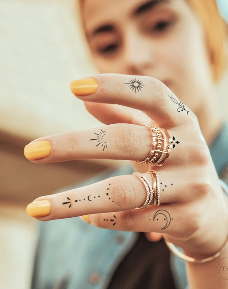 Simple Finger Mehndi Design